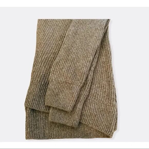 Kaisley V Neck Women's Sweater(NWOT) - Picture 4 of 5